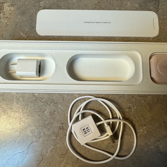 APPLE Watch Series 5 40mm GPS Rose Gold Stainless Steel Stone Sport Band + extra - Picture 2 of 7